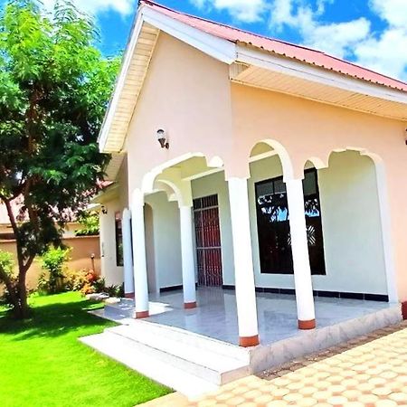 Boma la Ngombe Safi House B&B 외부 사진